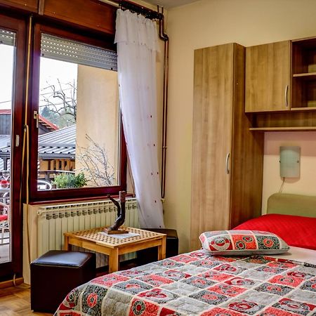 Rooms Marijana Obrovac Slunj Rum bild