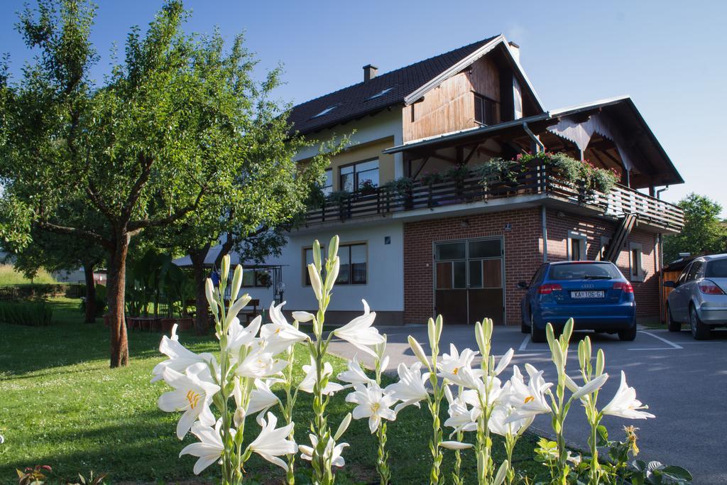 Rooms Marijana Obrovac Slunj Exteriör bild